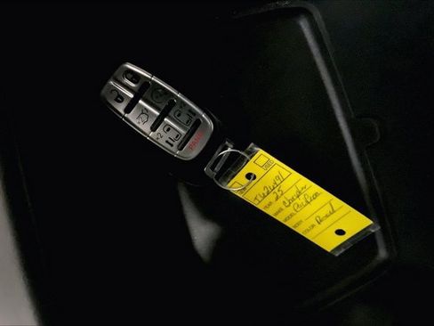 Used 2025 Chrysler Pacifica Select FWD image 11