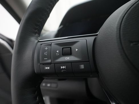 Used 2025 Nissan Pathfinder SL w/ SL Premium Package image 18