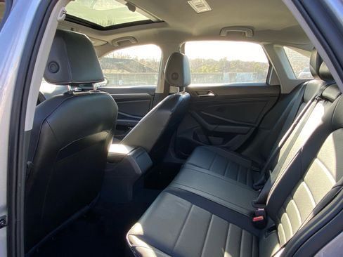 Certified 2024 Volkswagen Jetta SE image 20