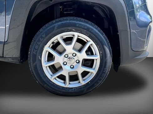Used 2020 Jeep Renegade Latitude w/ Popular Equipment Group AWD/4WD image 31