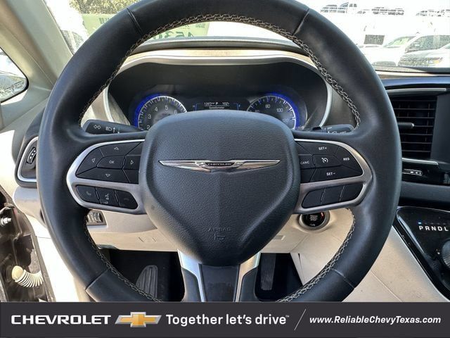 Used 2022 Chrysler Voyager LX FWD image 12