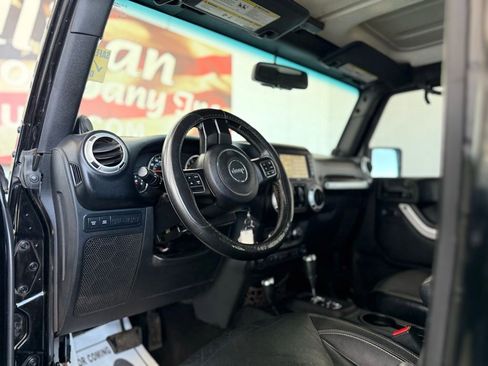 Used 2013 Jeep Wrangler Unlimited Rubicon w/ Connectivity Group AWD/4WD image 19