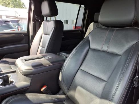 Used 2021 Chevrolet Suburban RST AWD/4WD image 17