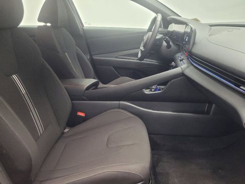 Used 2025 Hyundai Elantra SEL FWD image 21