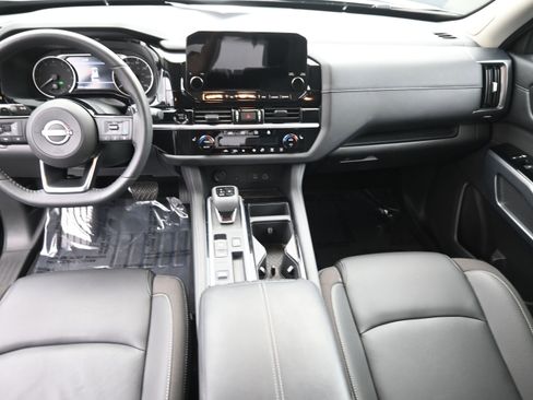 Used 2025 Nissan Pathfinder SL w/ SL Premium Package image 16