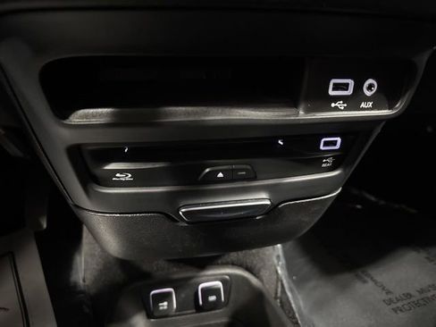 Used 2019 Chrysler Pacifica Touring-L Plus w/ Advanced Safetytec Group FWD image 12