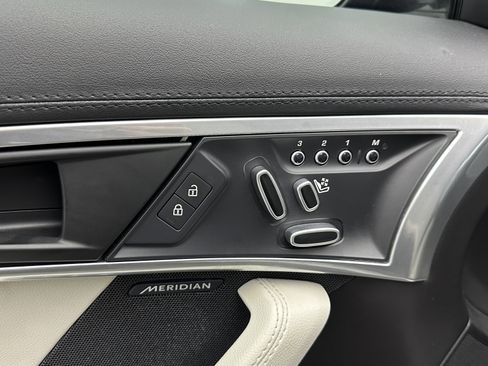 Used 2021 Jaguar F-TYPE Coupe image 16