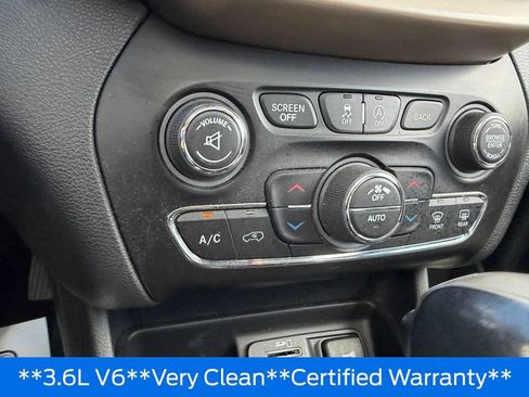 Used 2018 Jeep Cherokee Limited w/ Luxury Group AWD/4WD image 36