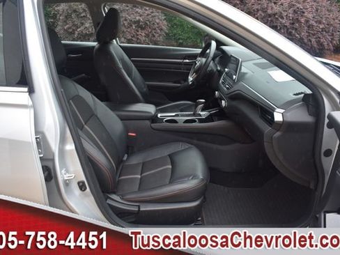 Used 2024 Nissan Altima 2.5 SR FWD image 21