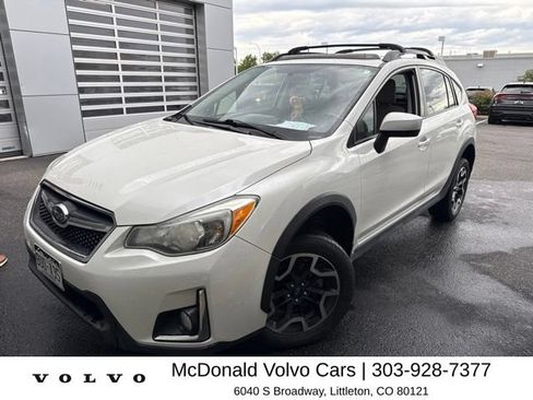 Used 2017 Subaru Crosstrek 2.0i Premium w/ Moonroof Package AWD/4WD image 1