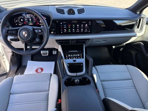 Certified 2025 Porsche Cayenne S image 34