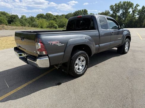 Used 2011 Toyota Tacoma 4x4 Access Cab V6 w/ TRD Off-Road Pkg image 5