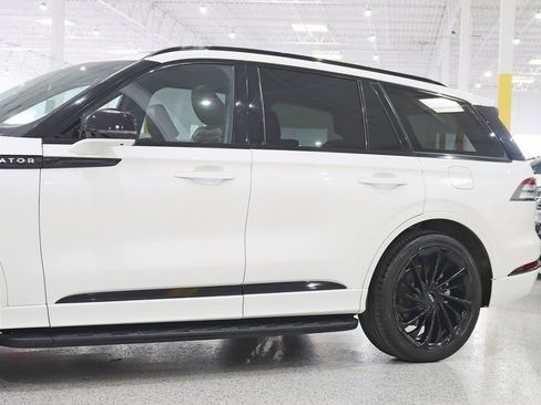 Used 2023 Lincoln Aviator Reserve w/ Equipment Group 201A image 3