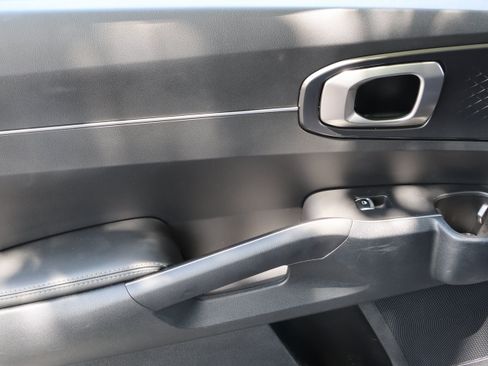 Used 2025 Kia Sorento S w/ Panoramic Sunroof Package FWD image 37