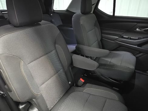 Used 2018 Chevrolet Traverse LT image 16