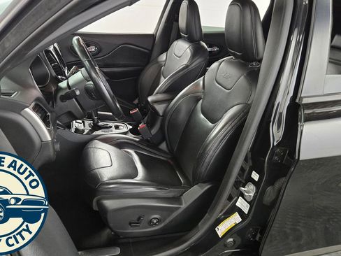 Used 2019 Jeep Cherokee Limited AWD/4WD image 24