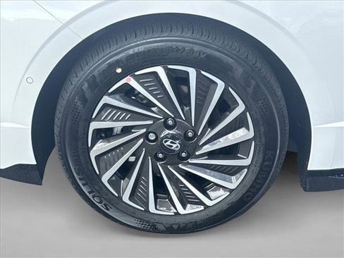 Certified 2025 Hyundai Sonata Limited FWD image 10