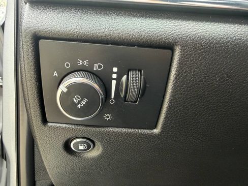 Used 2017 Jeep Grand Cherokee Limited image 32