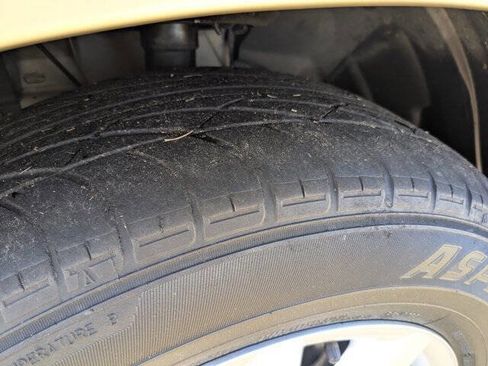 Used 2010 Chrysler Sebring Touring image 11