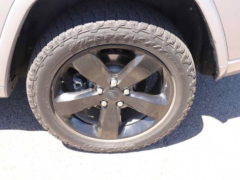 Used 2015 Jeep Grand Cherokee Altitude AWD/4WD image 9