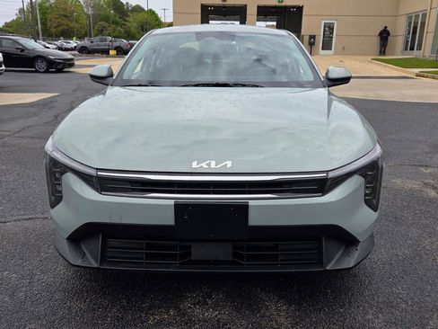 Used 2025 Kia K4 LXS image 2