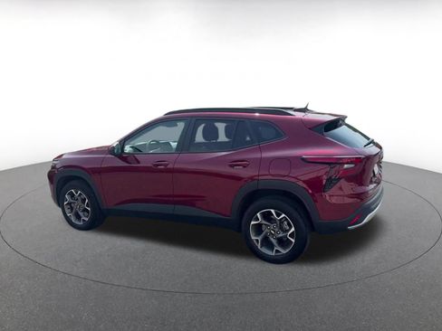 Used 2025 Chevrolet Trax LT FWD image 9
