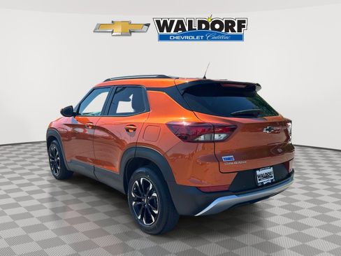 Used 2022 Chevrolet TrailBlazer LT w/ Premium Seating Package FWD image 4
