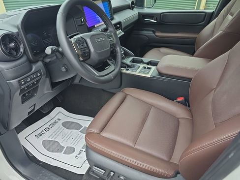 Used 2025 Toyota Land Cruiser image 11