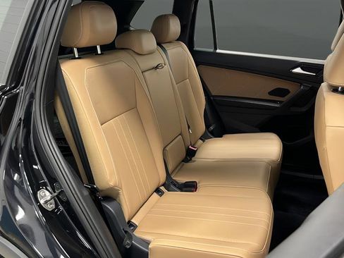 Used 2024 Volkswagen Tiguan SE w/ Panoramic Sunroof Package image 26