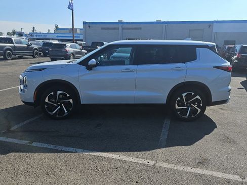 Used 2023 Mitsubishi Outlander SE image 5