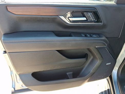 Used 2025 GMC Yukon Denali image 9