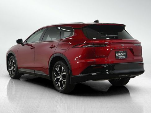 Used 2025 Toyota Crown Signia XLE image 3