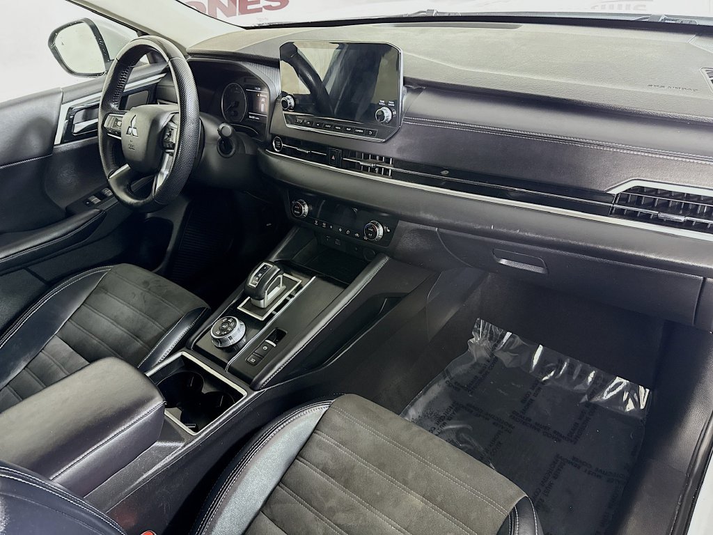 Used 2024 Mitsubishi Outlander SE Black Edition AWD/4WD image 32