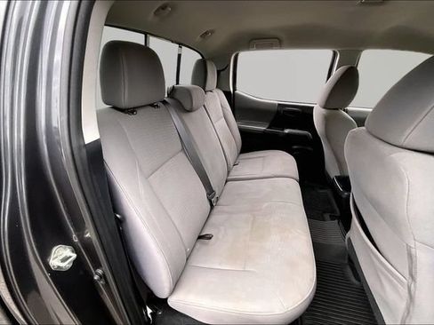 Used 2019 Toyota Tacoma SR5 AWD/4WD image 17