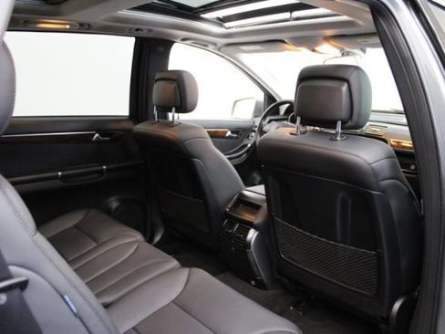 Used 2012 Mercedes-Benz R 350 4MATIC image 25