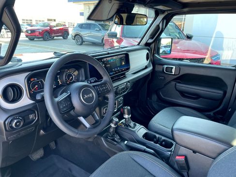 Used 2025 Jeep Wrangler Sport AWD/4WD image 11