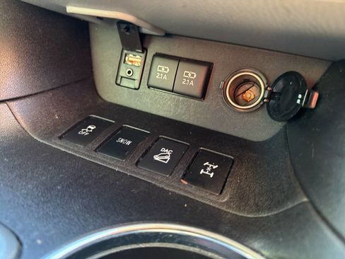 Used 2017 Toyota Highlander AWD V6 image 38