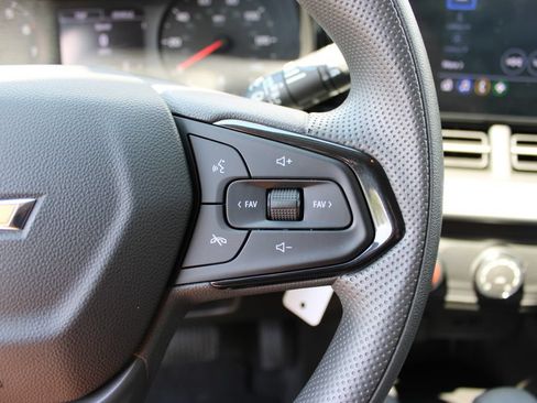 Certified 2025 Chevrolet Trax LS FWD image 13