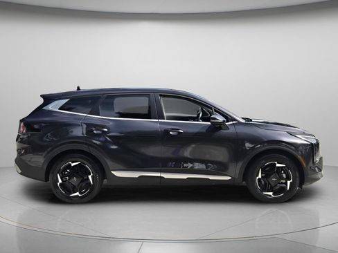 Used 2026 Kia Sportage EX FWD image 3