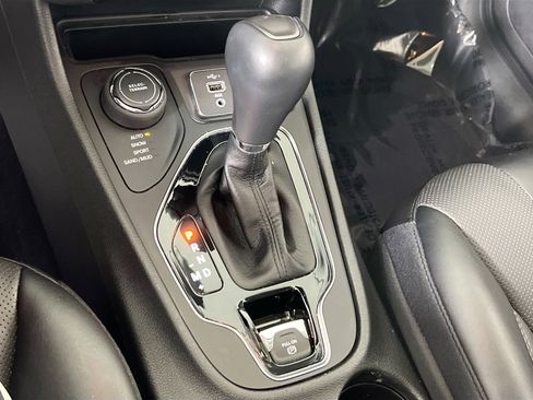 Used 2022 Jeep Cherokee Limited image 16