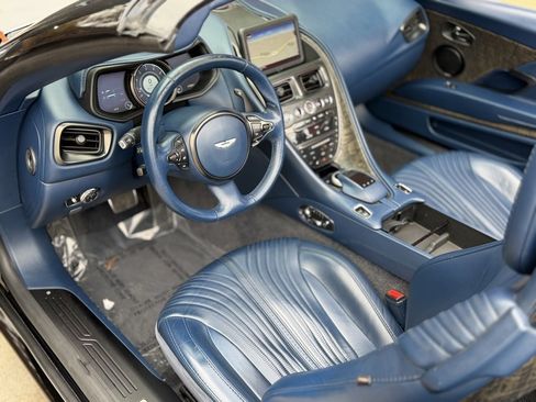 Used 2019 Aston Martin DB11 Volante image 30