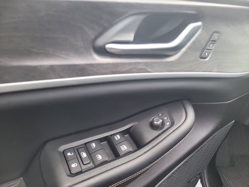 Certified 2023 Jeep Grand Cherokee Limited w/ Luxury Tech Group II AWD/4WD image 21