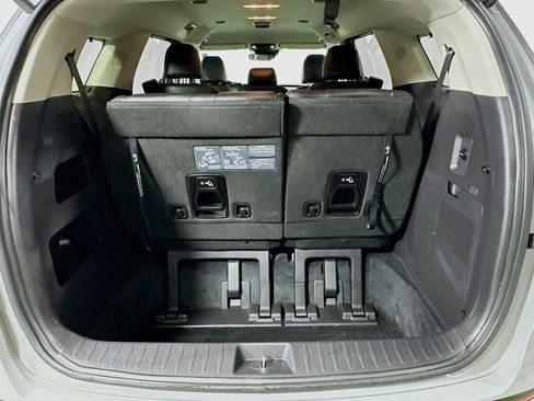 Used 2024 Kia Carnival EX FWD image 16