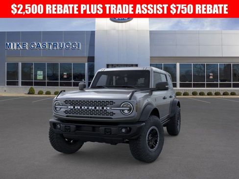 New 2025 Ford Bronco Badlands image 2