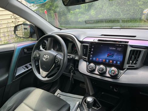 Used 2018 Toyota RAV4 LE w/ Carpet Mat Package AWD/4WD image 29