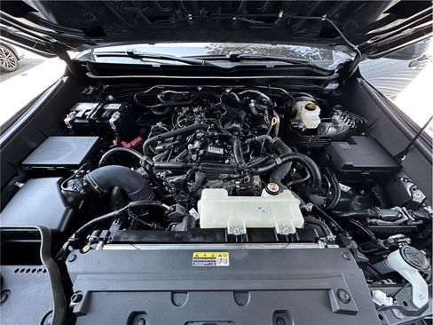 Used 2024 Toyota Tacoma SR5 AWD/4WD image 29