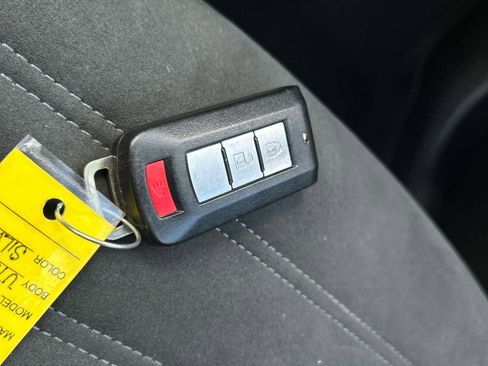 Used 2019 Mitsubishi Outlander SE image 28