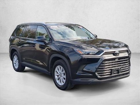 Used 2025 Toyota Grand Highlander XLE image 3