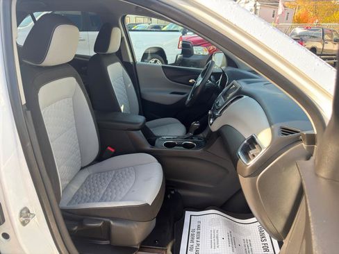 Used 2020 Chevrolet Equinox LS w/ LS Convenience Package AWD/4WD image 16