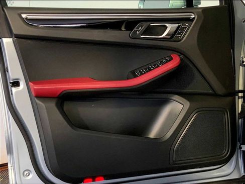 Certified 2023 Porsche Macan image 25